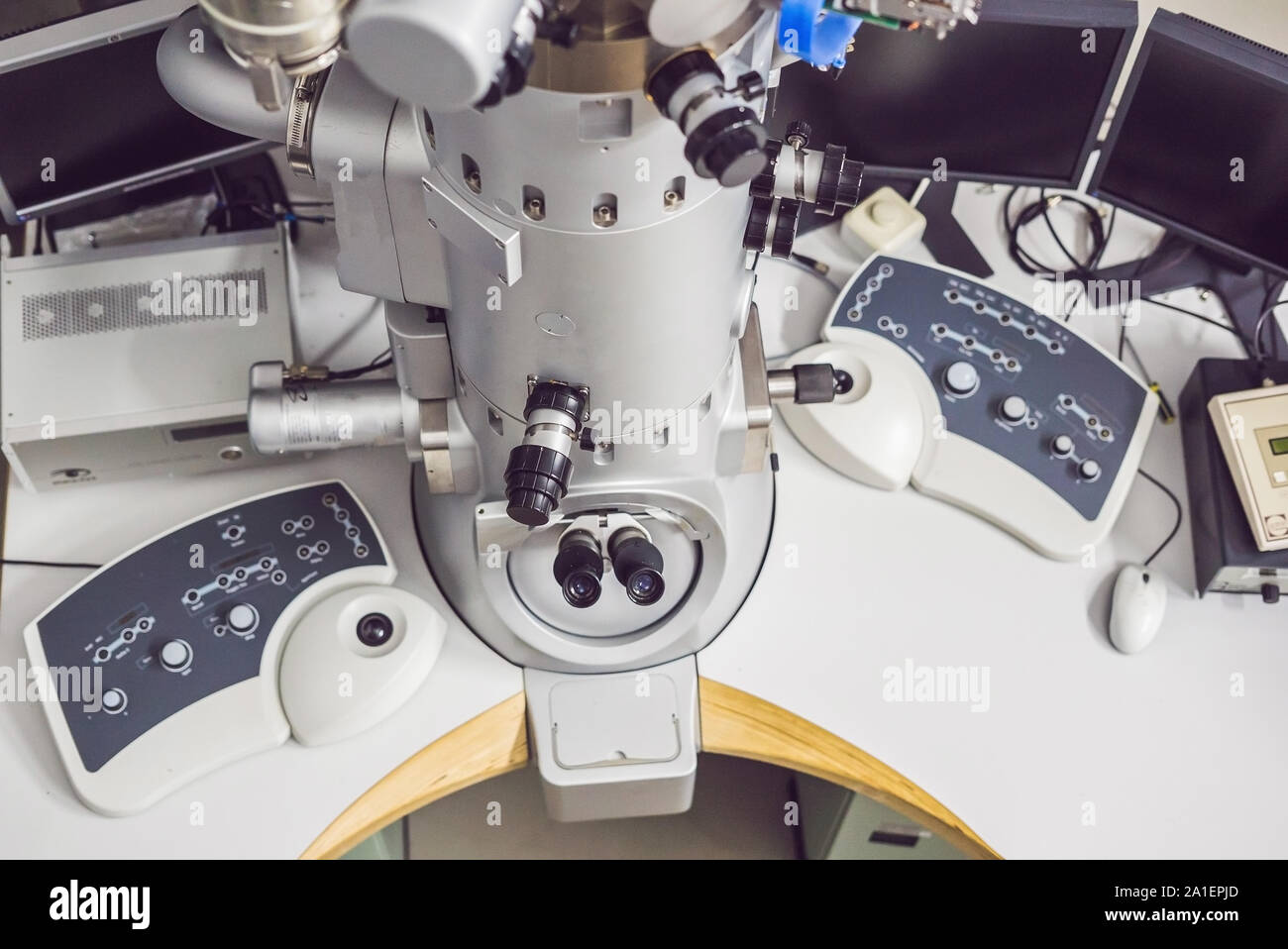 Microscope électronique à transmission dans un laboratoire scientifique. Banque D'Images