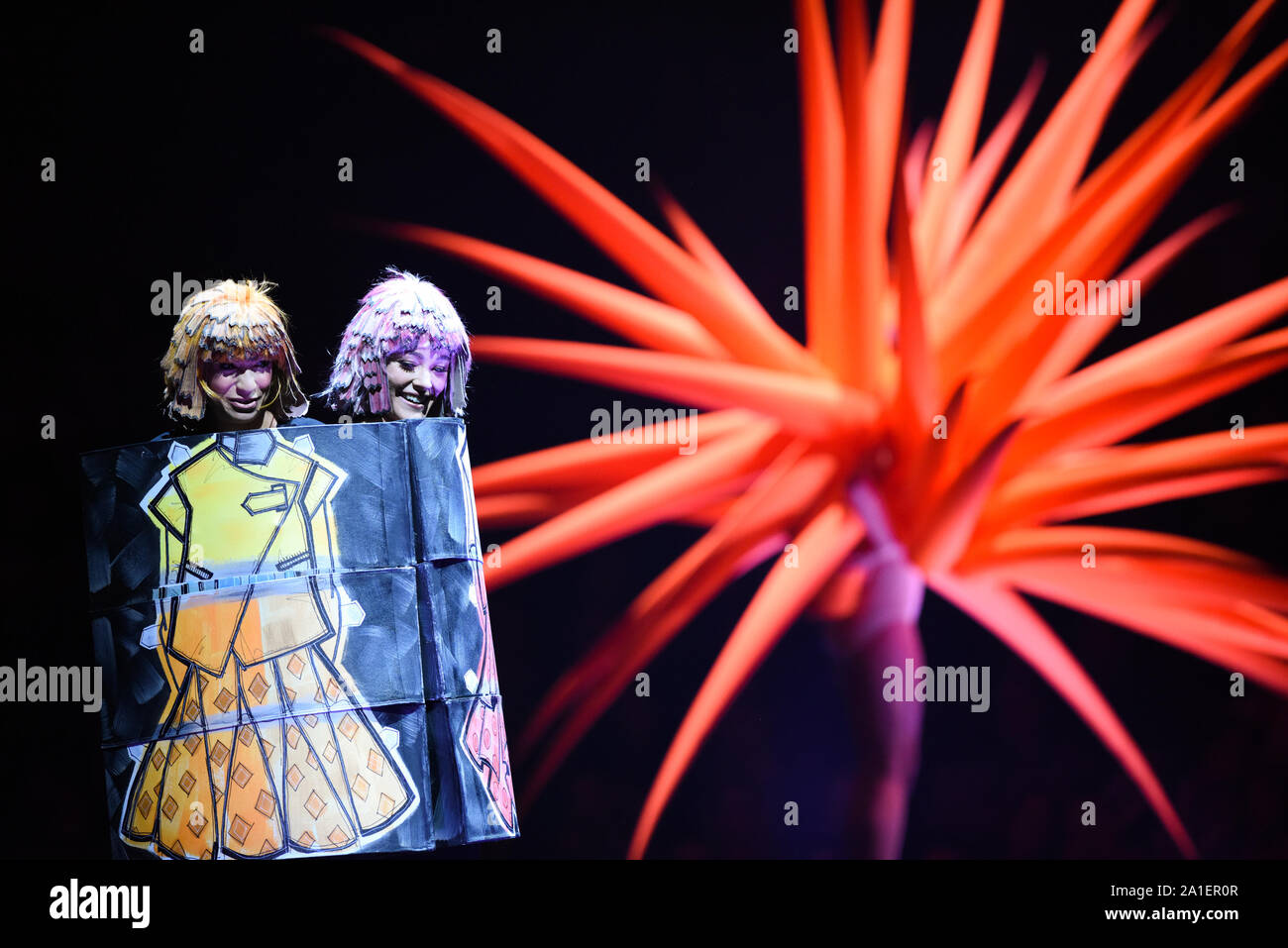 Wellington, Nouvelle-Zélande. 26 Sep, 2019. Présenter les modèles creations lors d'un show de la World of Wearable Art, un concours de design international, à Wellington, Nouvelle-Zélande, le 26 septembre 2019. Credit : Guo Lei/Xinhua/Alamy Live News Banque D'Images