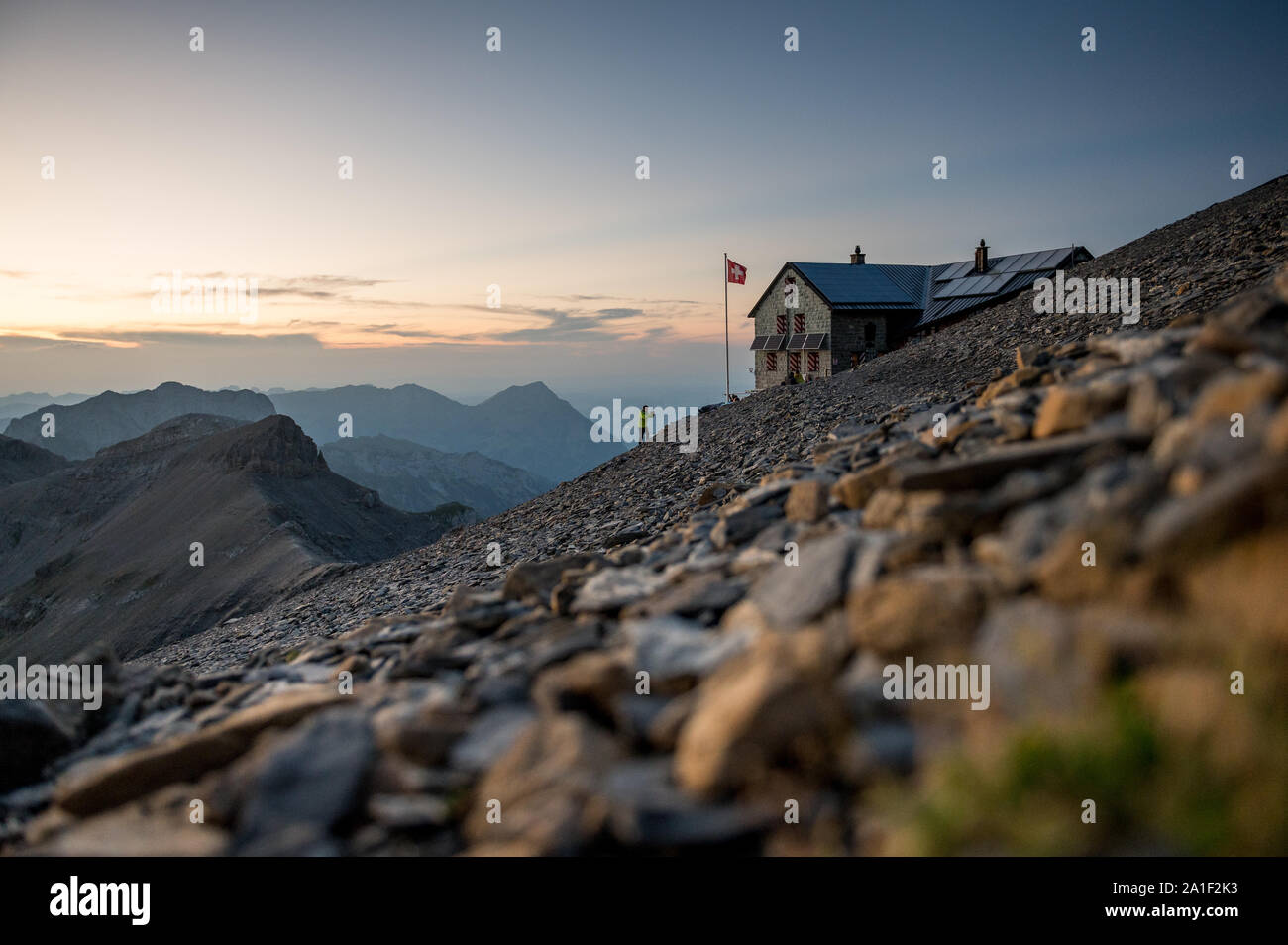 SAC Blüemlisalphütte au coucher du soleil en été Banque D'Images