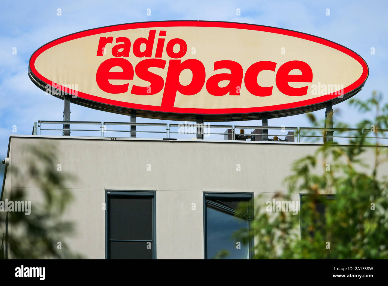 Radio espace, Lyon station de radio locale, véhicule, confluence, Lyon,  France Photo Stock - Alamy