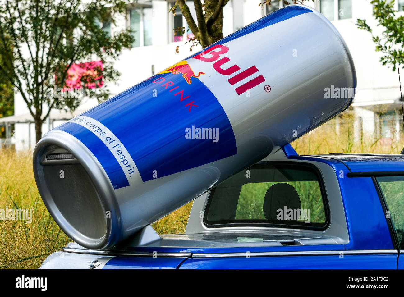 Red Bull energy drink promotion véhicule, confluence, Lyon, France Banque D'Images