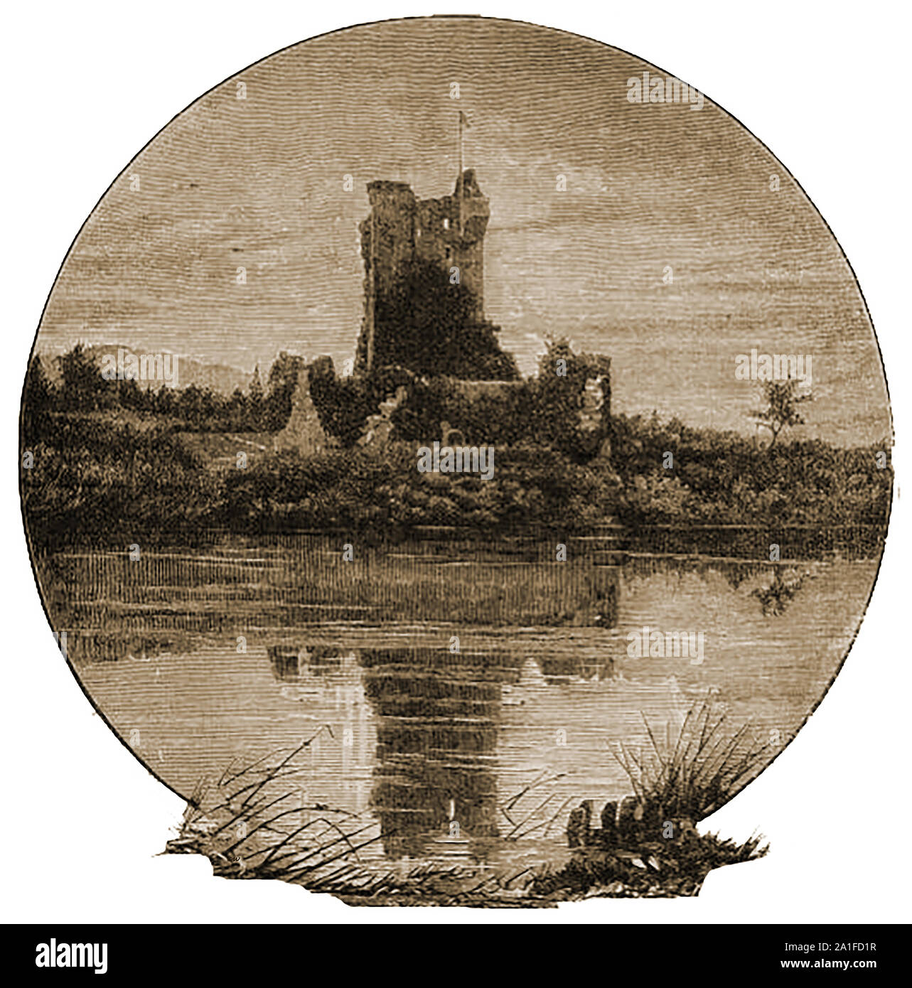 Le Château de Ross (Bealach an un Rois) en 1890. C'est la maison ancestrale de l'O'Donoghue,et plus tard le clan de Brownes Killarney. Le 15e siècle tower house et garder se dresse sur le bord de Lough Leane, dans le Parc National de Killarney, comté de Kerry, Irlande. Banque D'Images