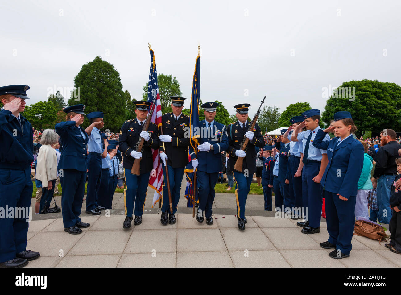 Portland, Oregon, USA - Mai 29, 2017 : célébration de la Journée commémorative honorant la génération de la Seconde Guerre mondiale au cimetière national de Willamette. Banque D'Images