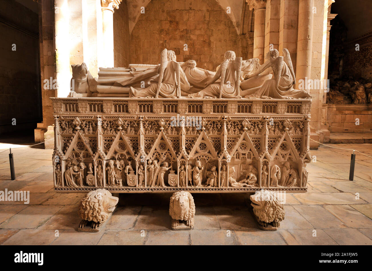 Dom Pedro tombeau gothique dans le monastère d'Alcobaça, Site du patrimoine mondial de l'UNESCO. Portugal Banque D'Images