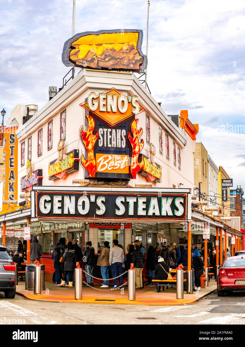 Philadelphie, Pennsylvanie - 17 Février 2019 : Le célèbre restaurant Geno's steaks au Sud de Philadelphie. Banque D'Images