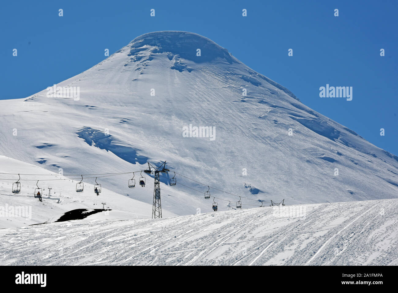 Ski au centre de ski du volcan Osorno, Chili Banque D'Images