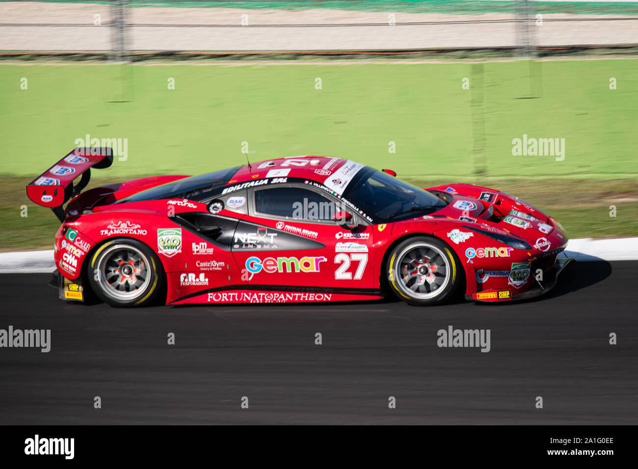 Vallelunga, en Italie le 14 septembre 2019. Toute la longueur de course Ferrari 488 evo, du pilote Jacques Villeneuve en action au cours de la race blurred motion Contexte Banque D'Images
