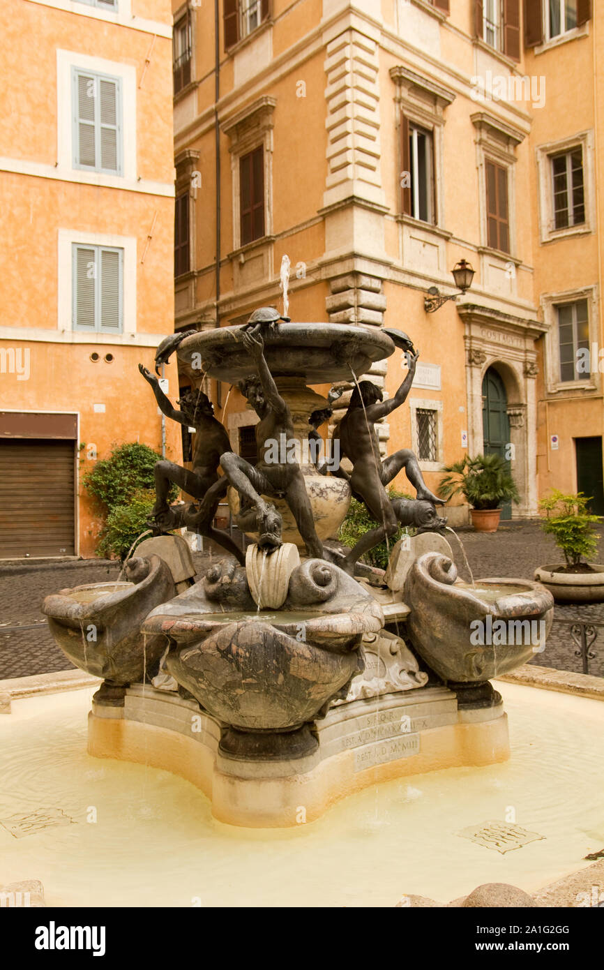 Fontana delle Tartarughe (La fontaine des tortues). Piazza Mattei, dans le quartier de Sant'Angelo Rome, Italie. Banque D'Images