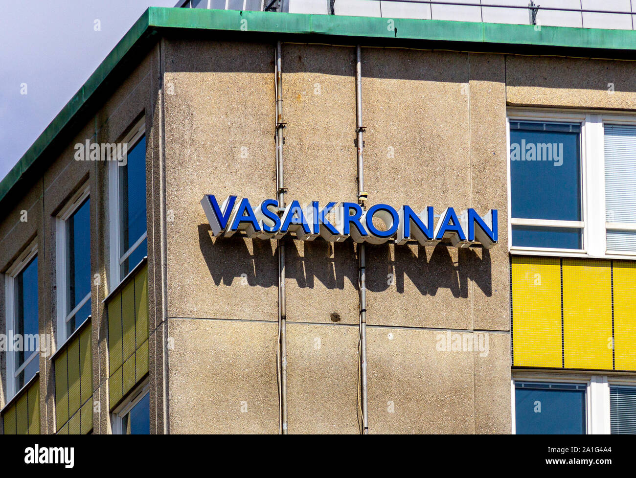 Allumé un écriteau portant le nom de l'entreprise immobilier suédois  Vasakronan monté sur un immeuble de bureaux au centre-ville de Malmö, en  Suède Photo Stock - Alamy