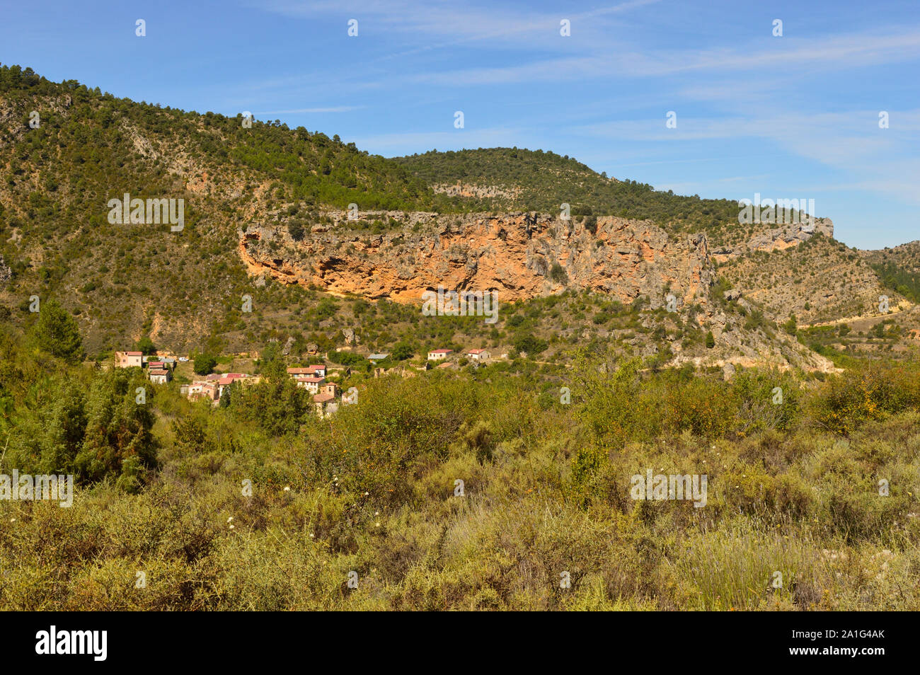 Petit village dans les montagnes Banque D'Images