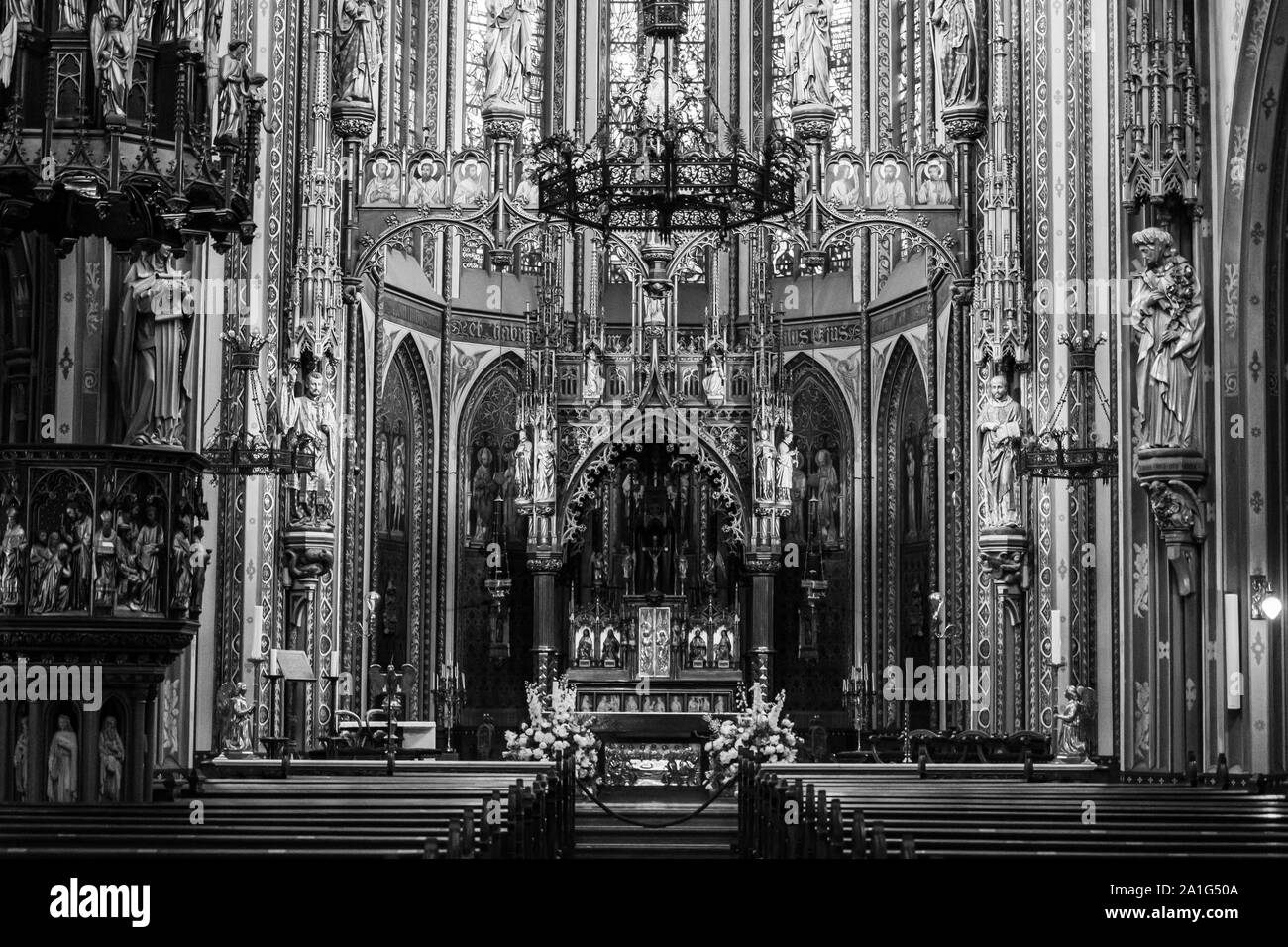 Avant d'une église gothique de l'intérieur Banque D'Images