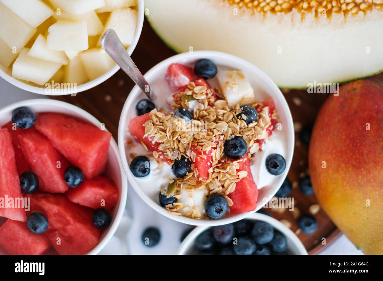Bol à céréales, fruits et yaourts - un petit déjeuner Banque D'Images