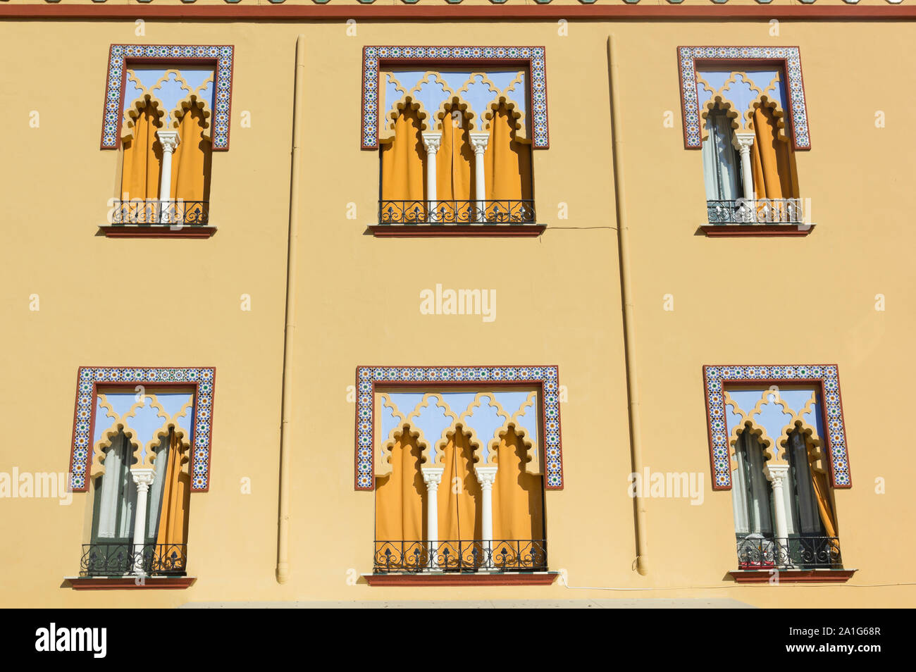 Cordoue, Espagne. Façade d'une maison de style Arabe Banque D'Images
