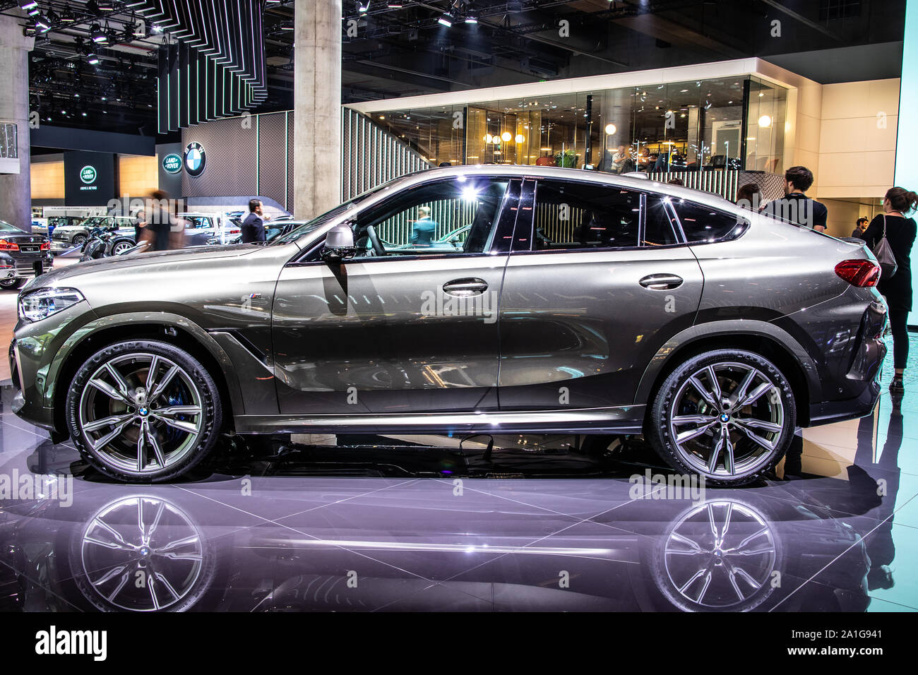 Francfort, Allemagne, nov 2019 : tous les nouveaux BMW X6 3e gen à l'AIA, de troisième génération, G06, année modèle 2020, moyennes VUS multisegment de luxe produite par BMW Banque D'Images