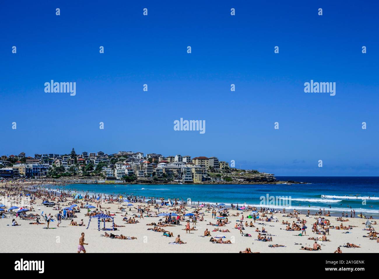 Foule estivale sur la plage de Bondi Sydney Australie Banque D'Images
