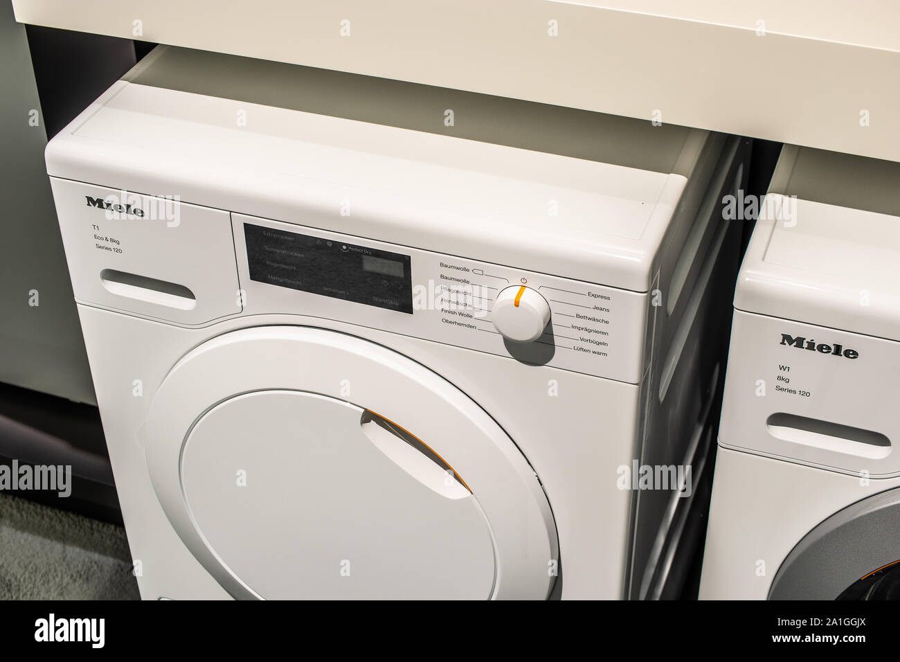 Berlin, Allemagne, nov 2019, les machines à laver Miele sèche-linge Miele  sur l'affichage, d'exposition, Pavillon des expositions IFA 2019  Innovations mondiales montrent Photo Stock - Alamy