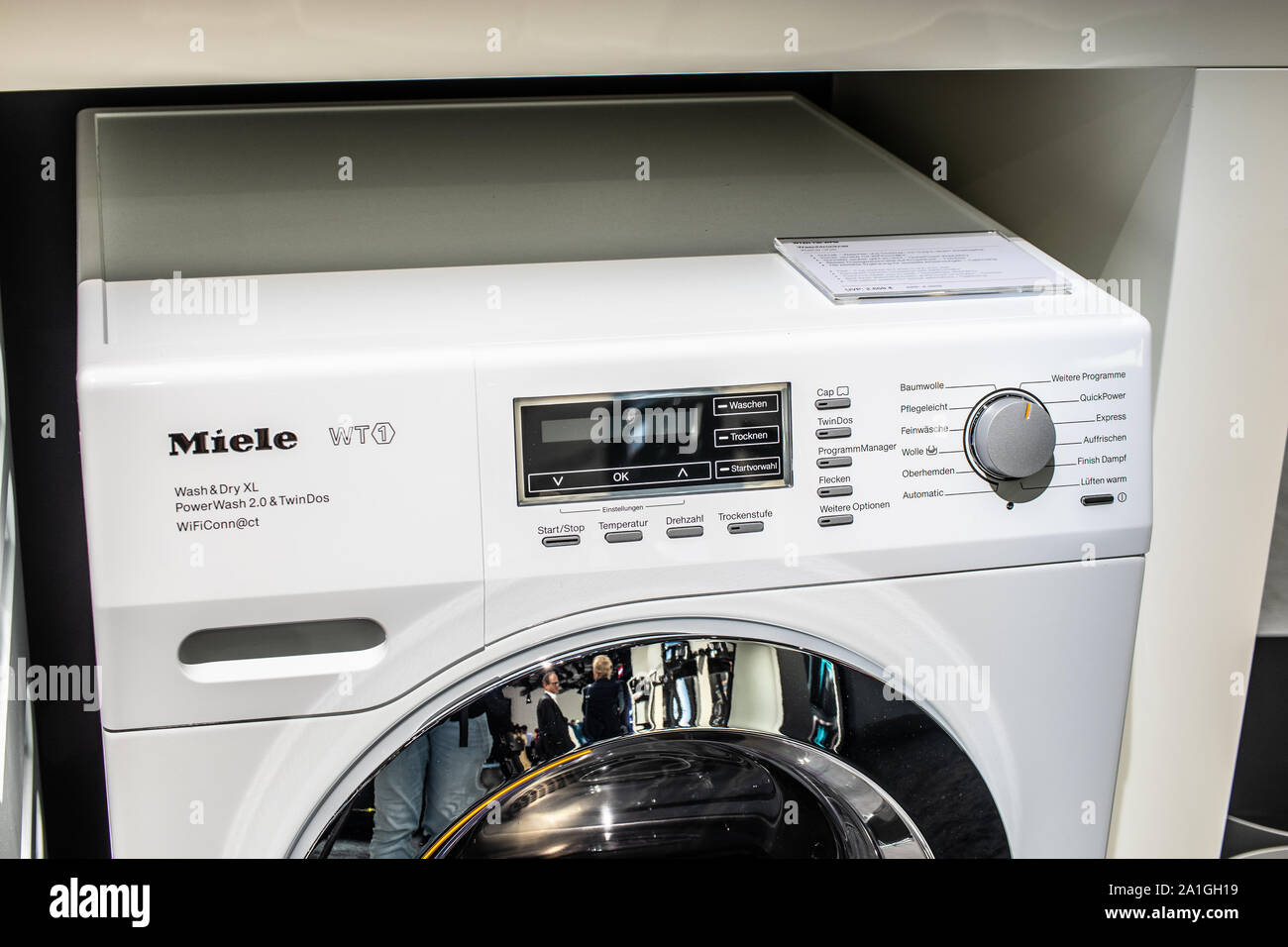 Berlin, Allemagne, nov 2019, les machines à laver Miele sèche-linge Miele  sur l'affichage, d'exposition, Pavillon des expositions IFA 2019  Innovations mondiales montrent Photo Stock - Alamy