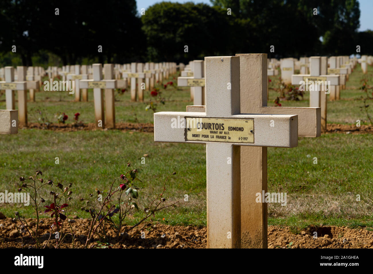 Tombes de Soldats tombés pendant la SECONDE GUERRE MONDIALE I. La nécropole de Notre-Dame-de-Lorette, mémorial de la PREMIÈRE GUERRE MONDIALE (1914-1918). Banque D'Images