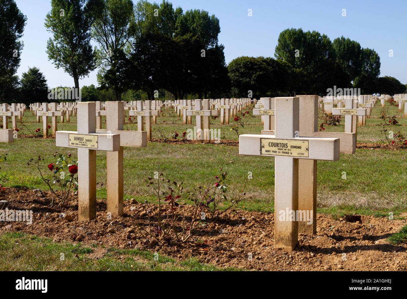 Tombes de Soldats tombés pendant la SECONDE GUERRE MONDIALE I. La