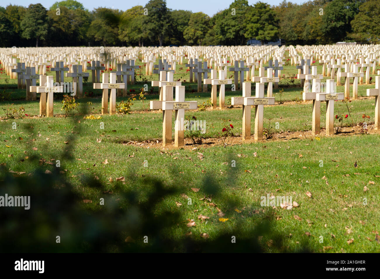 Tombes de Soldats tombés pendant la SECONDE GUERRE MONDIALE I. La nécropole de Notre-Dame-de-Lorette, mémorial de la PREMIÈRE GUERRE MONDIALE (1914-1918). Banque D'Images