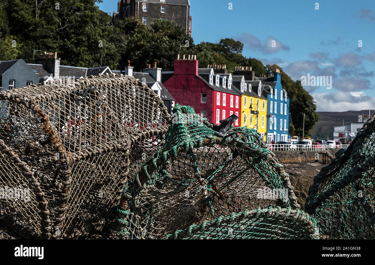 La belle bâtiments multicolores qui ornent le front de mer à Tobermory, Isle of Mull en Ecosse Banque D'Images