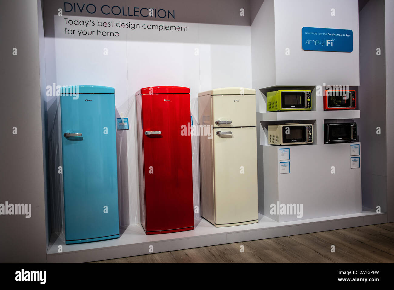 Berlin, Allemagne, Sep 2019, Candy réfrigérateur réfrigérateur congélateur  Candy au pavillon des expositions salle d'exposition, stand au salon IFA  2019 Innovations mondiales Photo Stock - Alamy