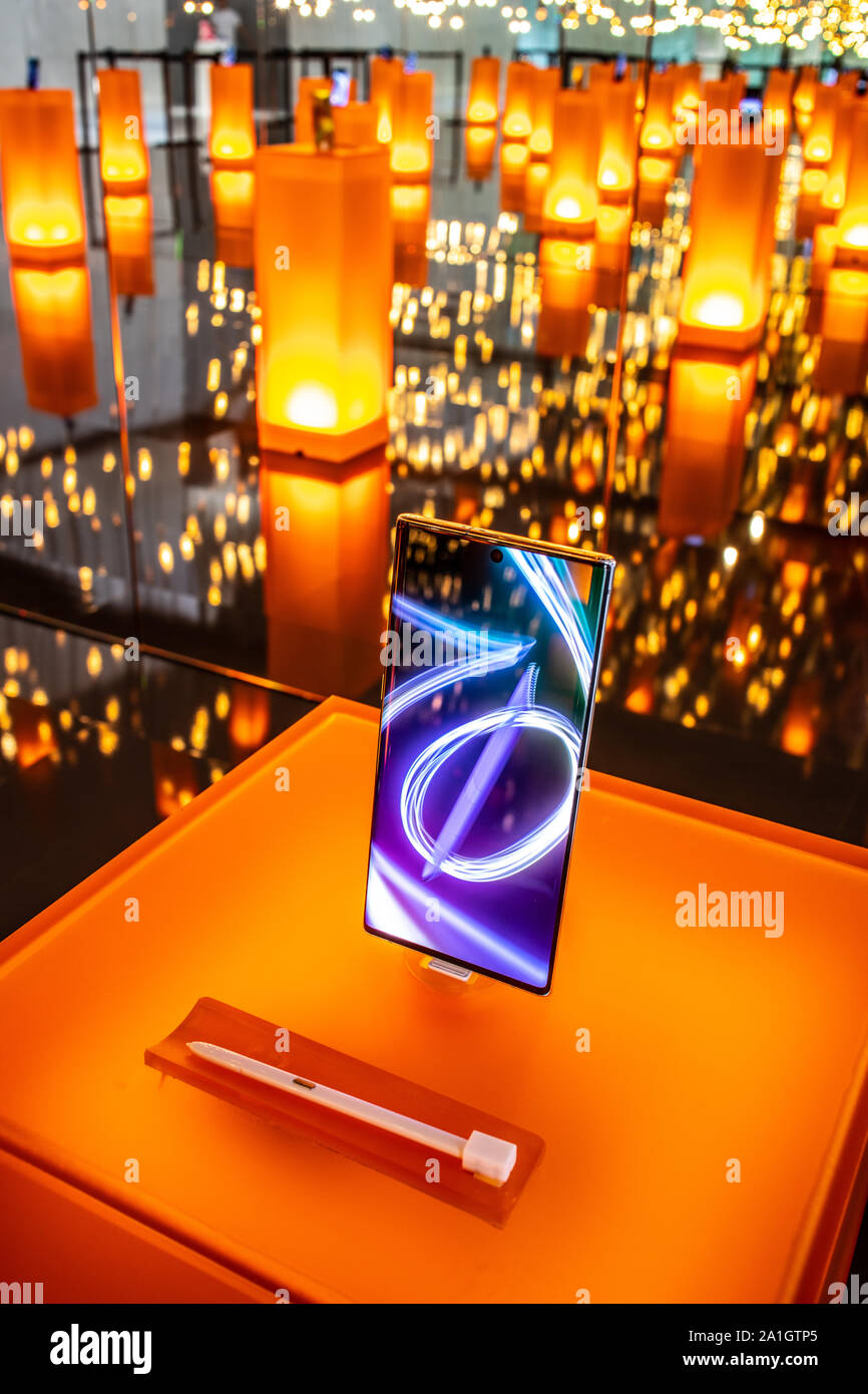 Berlin, Allemagne, nov 2019 Samsung Galaxy Note, Samsung smartphone10 showroom exposition stand au salon IFA 2019 Innovations mondiales Banque D'Images