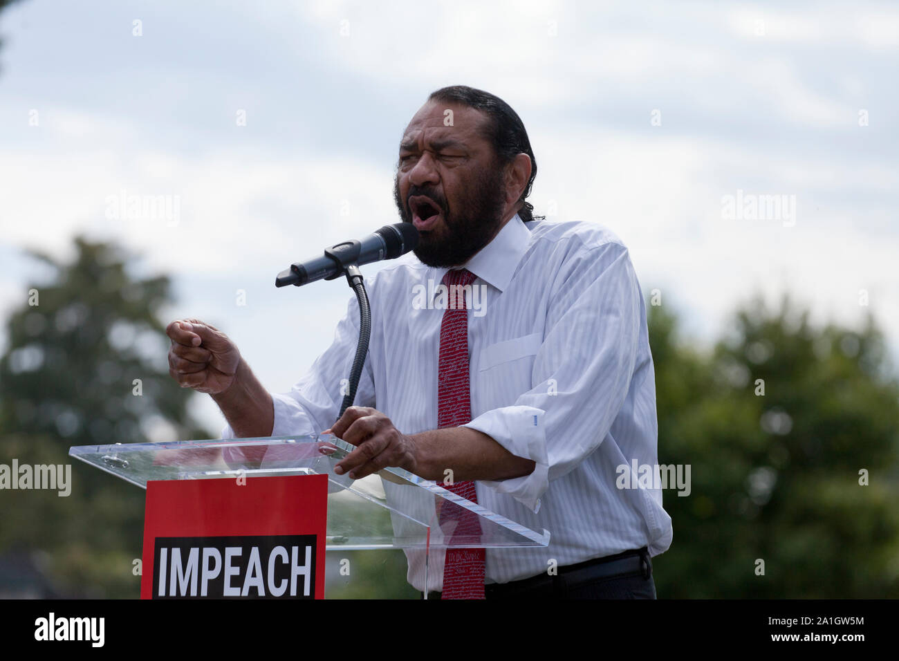 26 septembre 2019, Washington, DC: ILHAN Omar (D-MN), Barbara Lee (D-CA), membre du Congrès américain Al Green (D-TX), s'exprime lors d'un rassemblement "destituer Trump" organisé par les Démocrates progressistes d'Amérique, devant le Capitole des États-Unis. Photo : Al Green (D-TX) parlant au pupitre. Banque D'Images