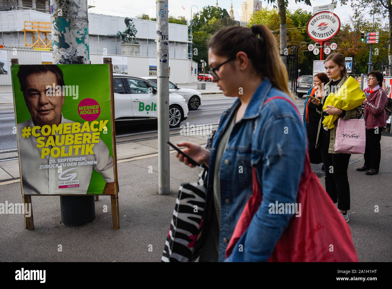 Vienne, Autriche. 26 Sep, 2019. Une affiche électorale de Werner Kogler des Verts parti avant les élections parlementaires de dimanche le 29 septembre 2019, après avoir publié un support vidéo caméra cachée où l'OeVP partenaire de coalition, l'extrême-droite, le Parti de la Liberté (FPÖ) a été pris sur une affaire de corruption et a amené le gouvernement. Credit : SOPA/Alamy Images Limited Live News Banque D'Images