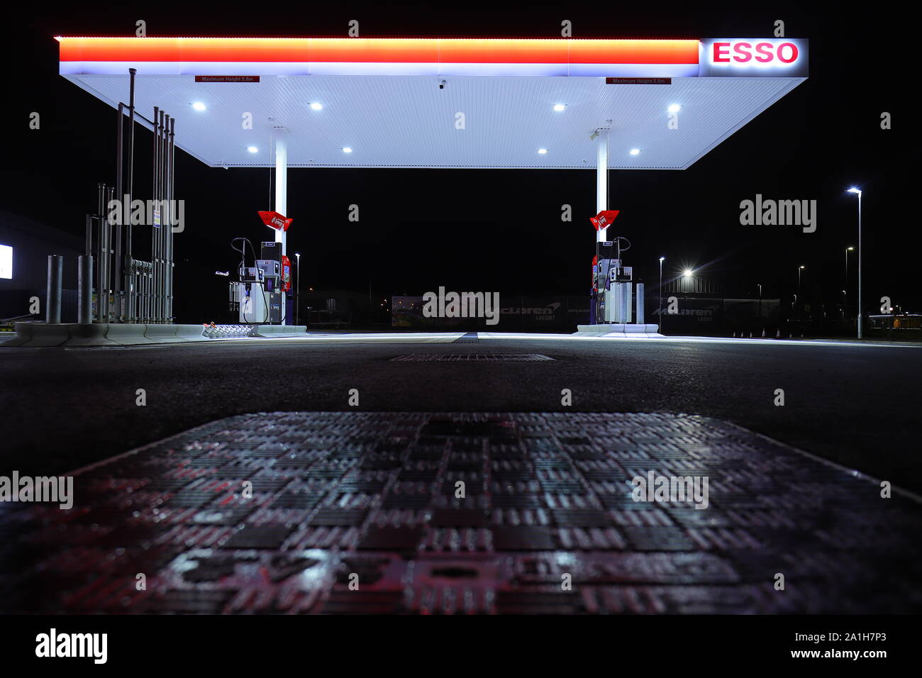 La nouvelle ESSO et Morrisons Daily c'est ouvert à la Temple Green à Leeds. Banque D'Images