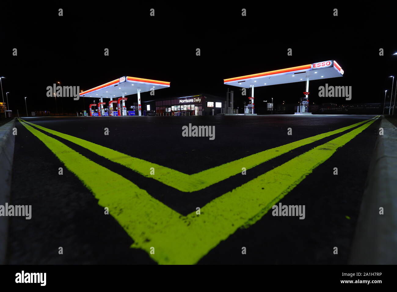 La nouvelle ESSO et Morrisons Daily c'est ouvert à la Temple Green à Leeds. Banque D'Images