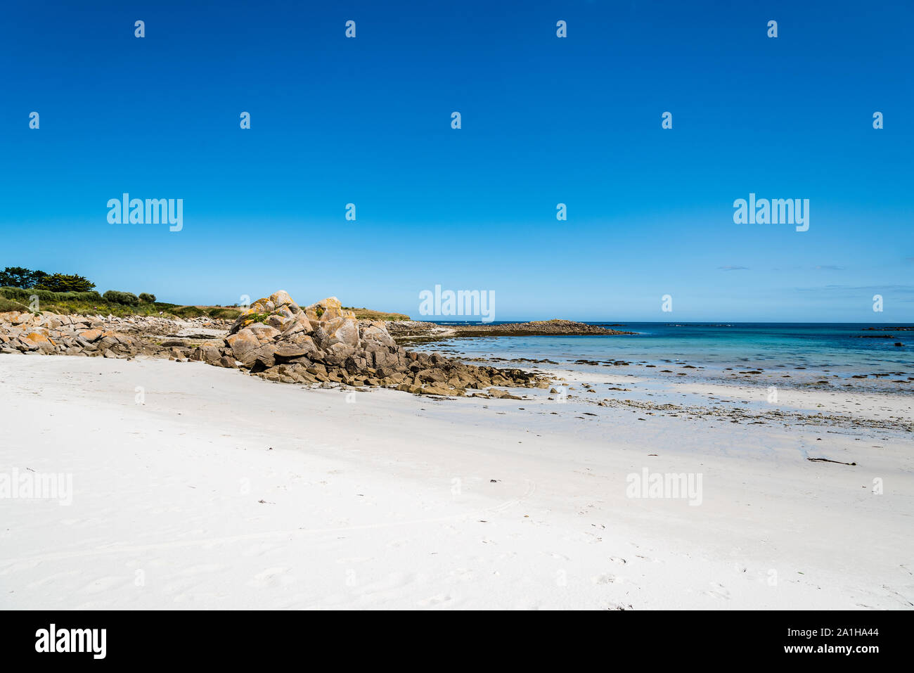 Vue panoramique de la plage de l'île de Batz une journée ensoleillée de l'été Banque D'Images