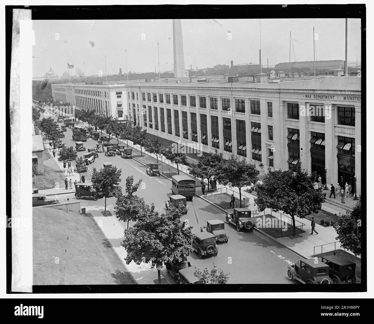 Armes à sous-munitions Bldg. [C.-à-d., de la Marine et des armes à sous-munitions les bâtiments, immeubles de bureaux temporaires à Constitution Avenue, près de 18th Street, N.W., Washington, D.C.] ; Banque D'Images