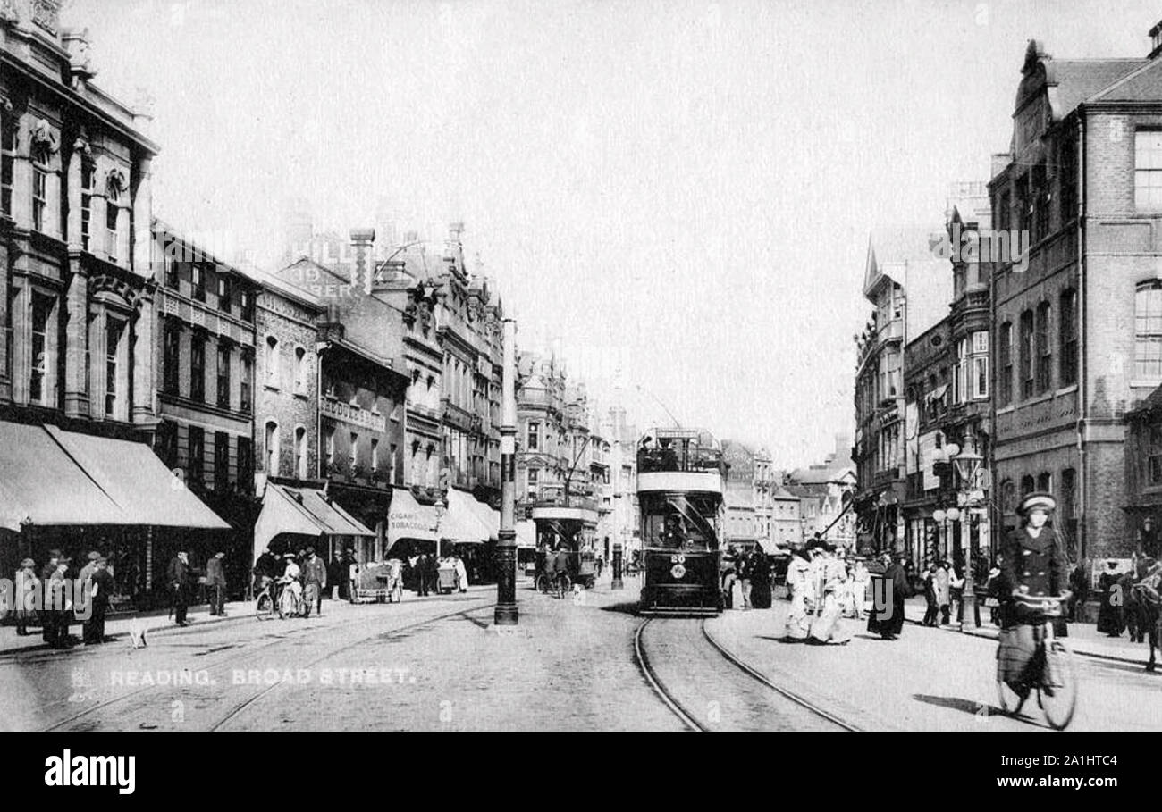 READING, Berkshire, Angleterre. Broad Street vers 1912 avec le tramway nouvellement installé Banque D'Images