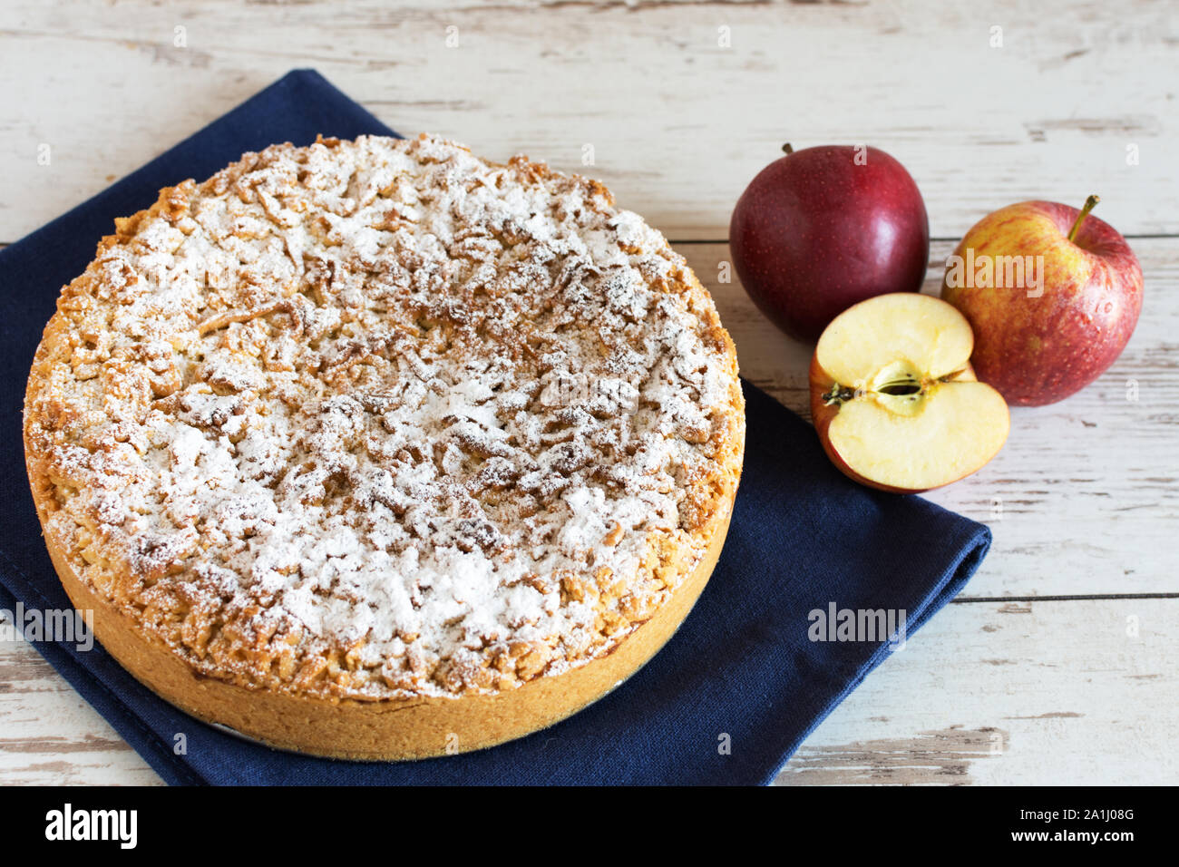 Tarte Aux Pommes Rapees Fait Maison Dessert Pret A Manger Photo Stock Alamy