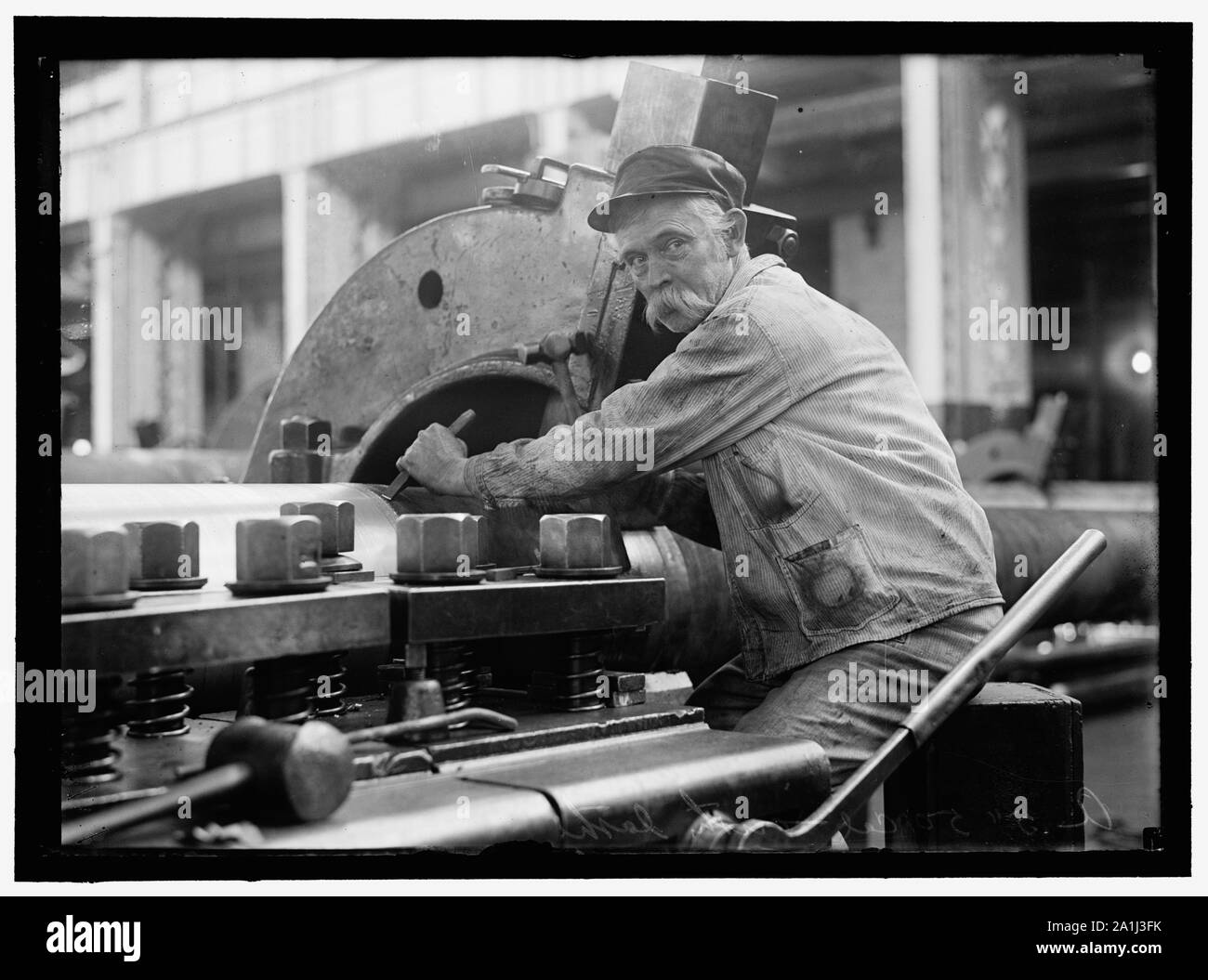 NAVY YARD, États-Unis, Washington. En ce qui concerne l'examen, et ennuyeux à 5 pouce, 50 CAL. GUN Banque D'Images