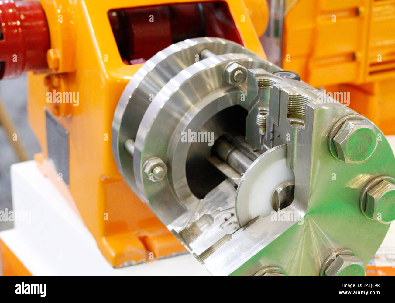 Pompes de dosage à membrane hydraulique. Pompe haute pression en coupe. Pompe à vis industrielle pour l'industrie de la fabrication. Système de pompe Inverter pour un con Banque D'Images