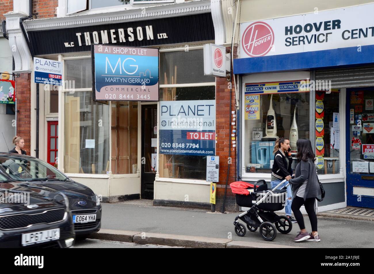 Vide et fermé les entreprises et boutiques dans le nord de Londres Angleterre Royaume-uni Banque D'Images