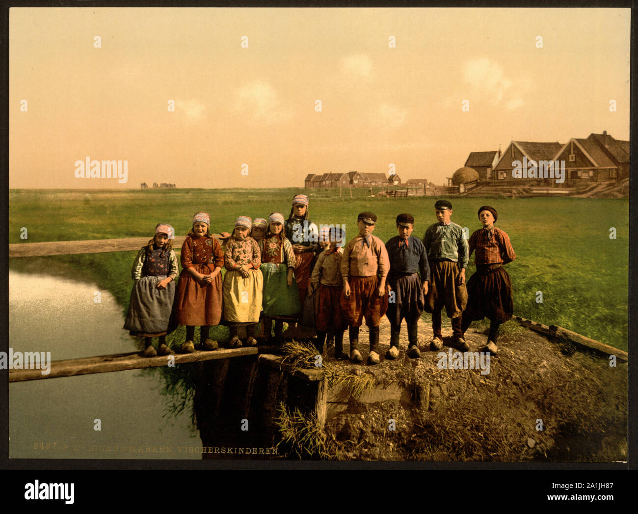 Les enfants autochtones, l'île de Marken, Holland ; Banque D'Images