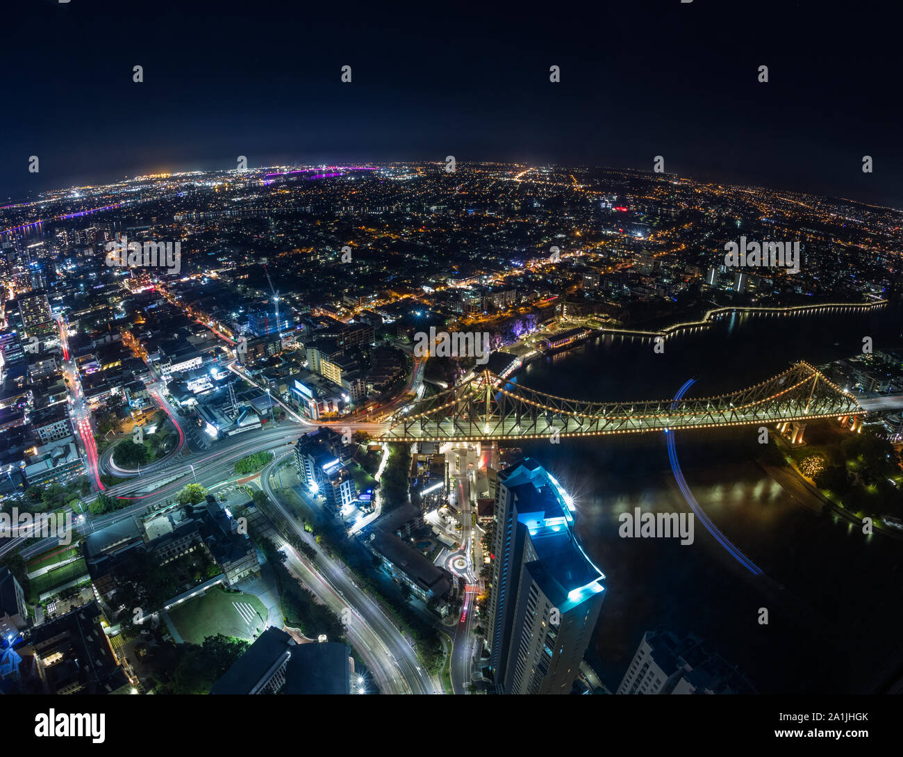Brisbane de nuit avec le Story Bridge et Brisbane River à partir de point de vue aérienne. L'Australie. Banque D'Images