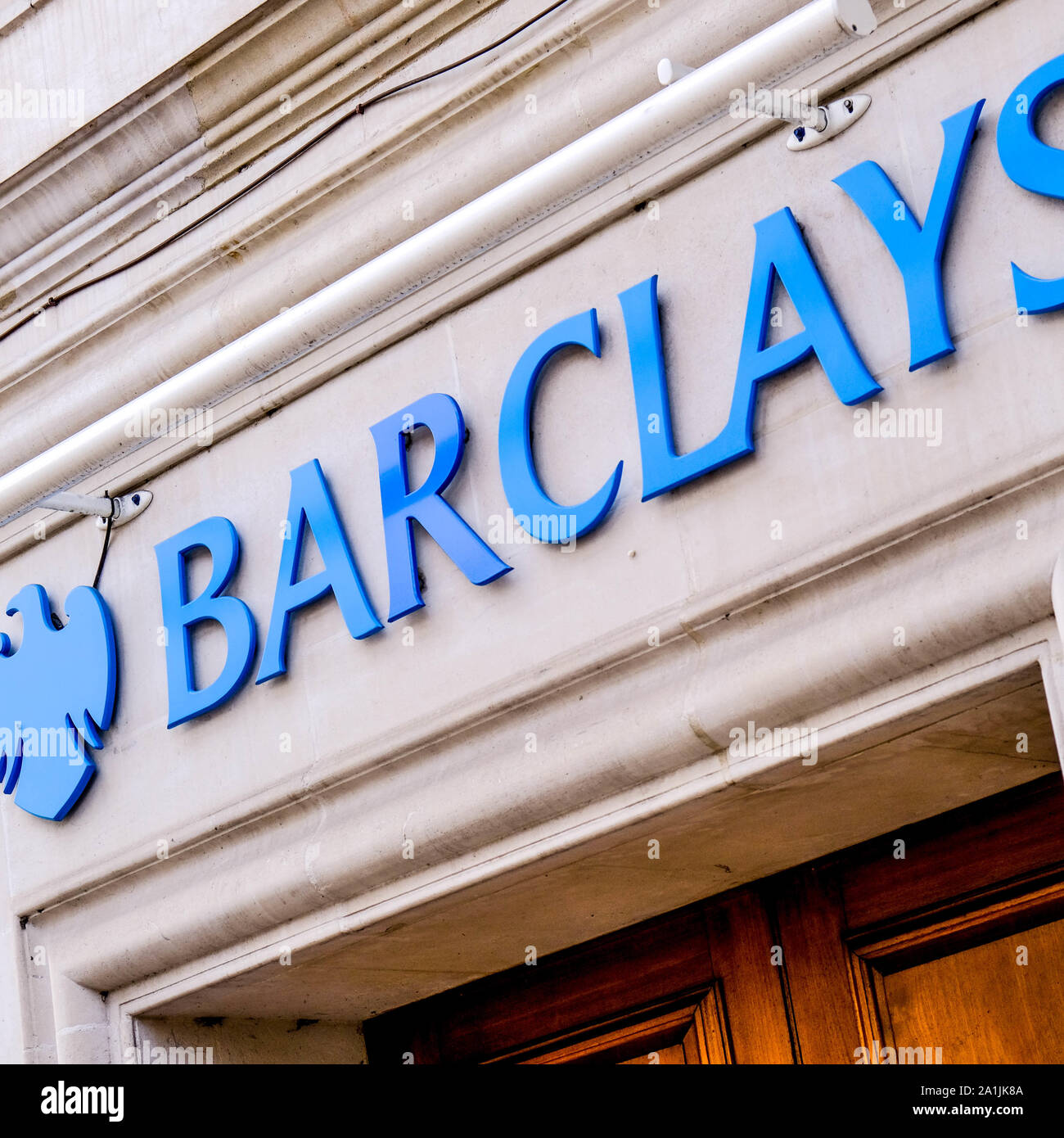 Jusqu'Cose de Barclays Bank, High Street Retail Banking la signalisation sur un extérieur de l'immeuble Banque D'Images