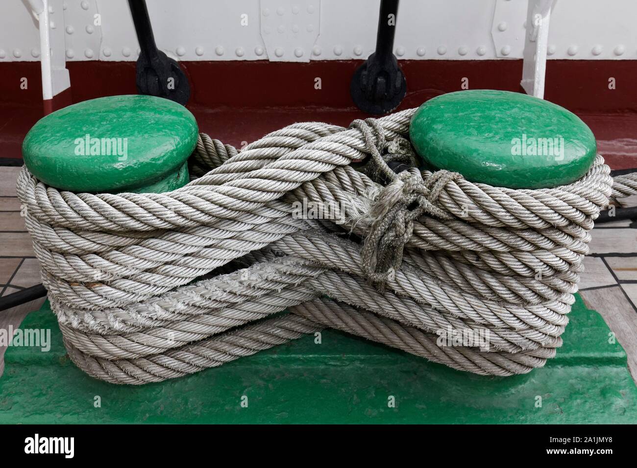 Bollard, enveloppé dans une corde, sur les quatre-mâts barque Passat, Lubeck-Travemunde, Lubeck Bay, mer Baltique, Schleswig-Holstein, Allemagne Banque D'Images
