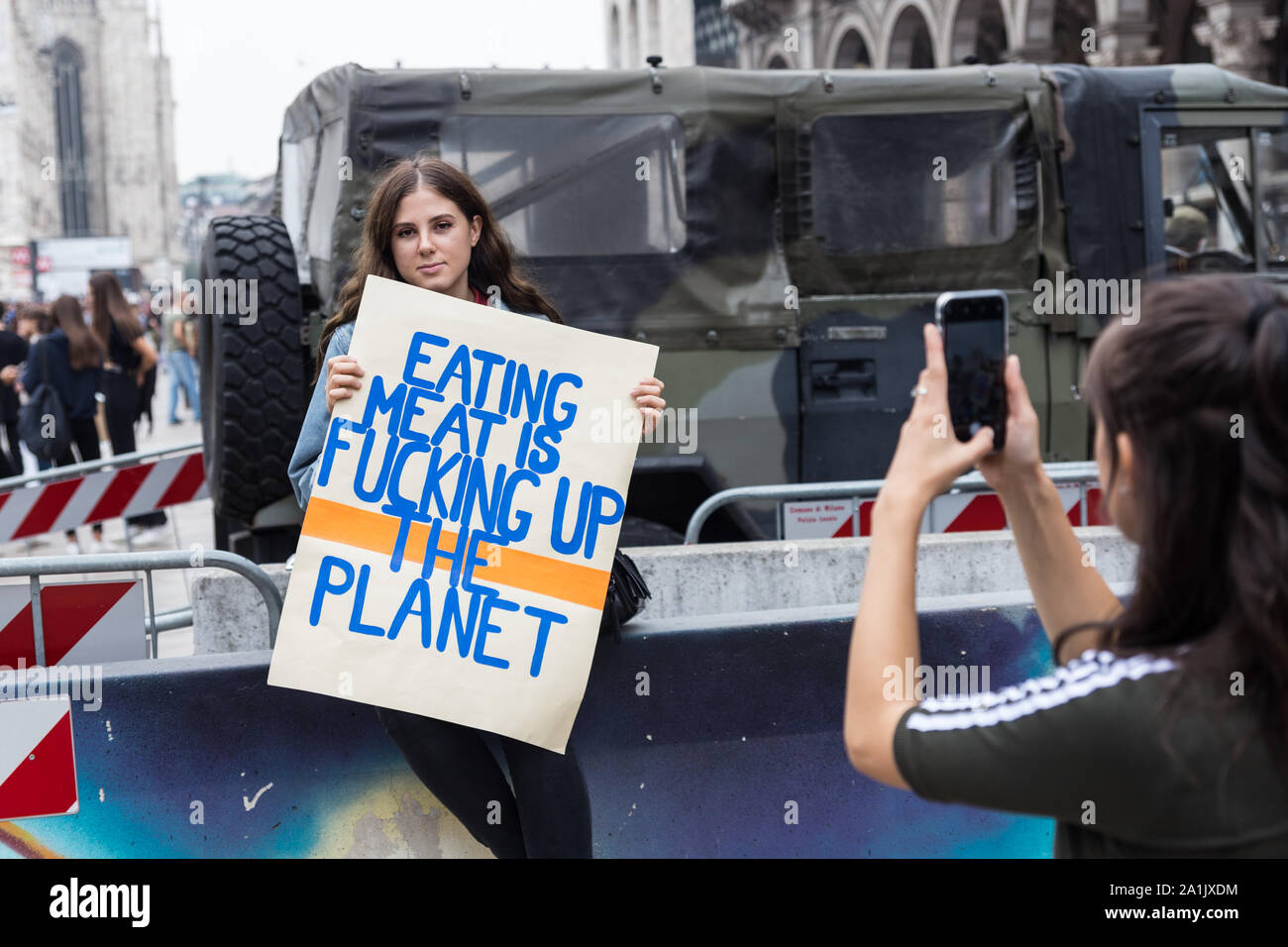 Milan, Italie - 27 septembre, 2019 : Milano Duomo Square, grève mondiale pour le changement climatique. Vendredi pour l'avenir, avec Greta Thunberg. Banque D'Images