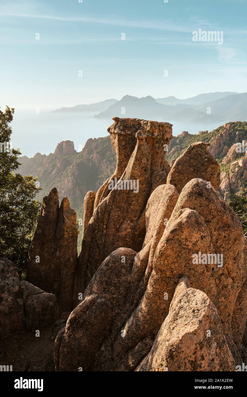 Les formations de roche de granit rouge paysage du site du patrimoine mondial de l'Unesco des Calanche de Piana / Calanques de Piana / Golfe de Porto Corse France Banque D'Images