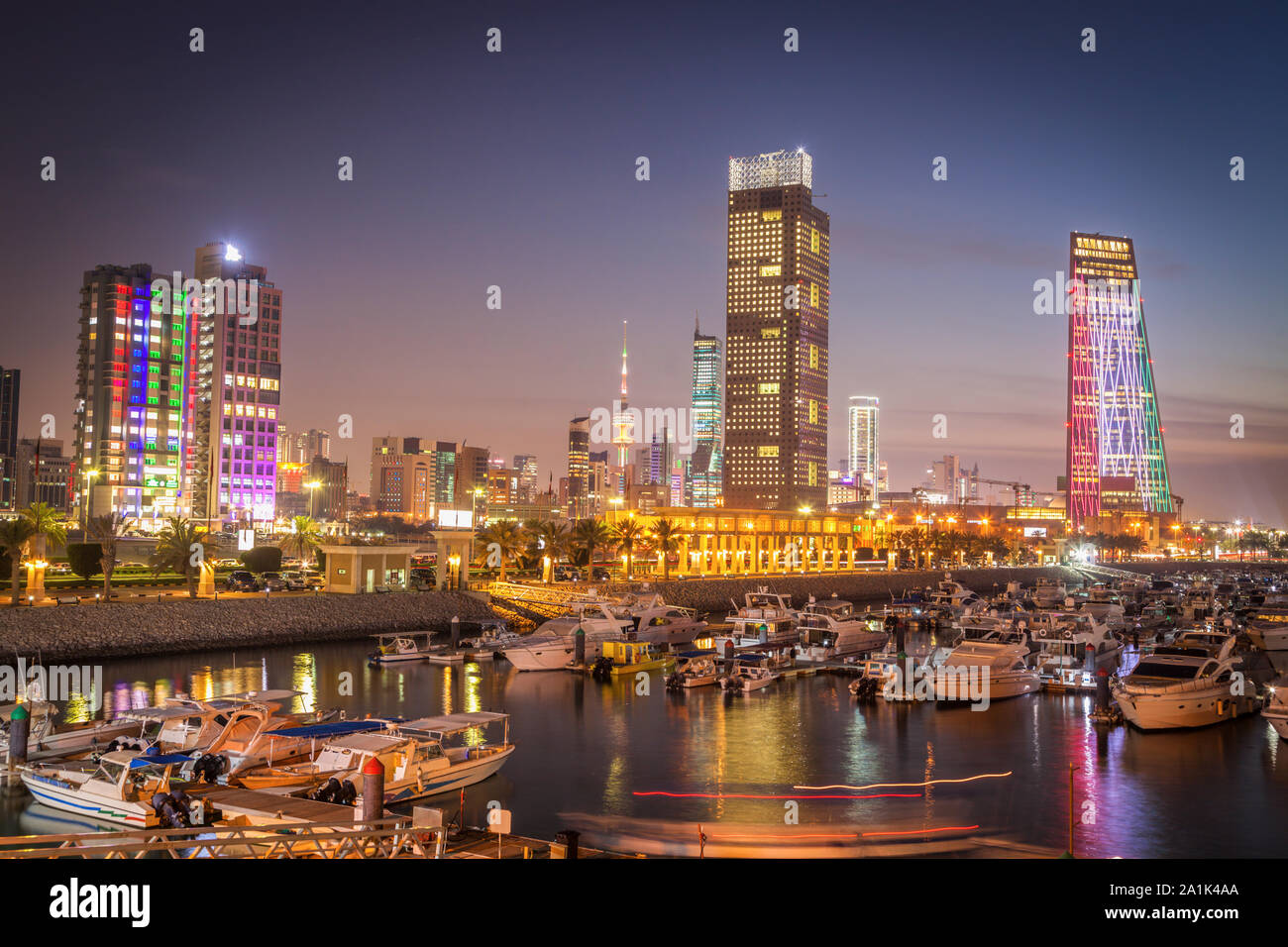 Des toits de la ville de Koweït au soir. La ville de Koweït, Koweït. Banque D'Images