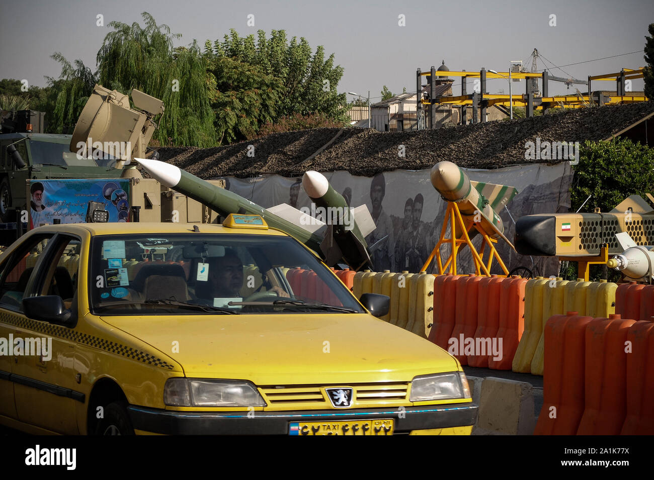 Téhéran, Iran. 26 Sep, 2019. Un Taer-2 est vu lors d'une exposition de rue par l'Iran garde révolutionnaire de célébrer la Semaine de la Défense 'Holy' marquant le 39e anniversaire du début de la guerre Iran-Irak, 1980-1988 à l'Baharestan Square à Téhéran, Iran. Les tensions entre l'Iran et nous passe, le président iranien Hassan Rohani a déclaré dans son discours à la 74e session de l'Assemblée générale des Nations Unies à New York que l'Iran refuse de négocier avec les États-Unis sous pression et sanctions. Credit : Rouzbeh Fouladi/ZUMA/Alamy Fil Live News Banque D'Images