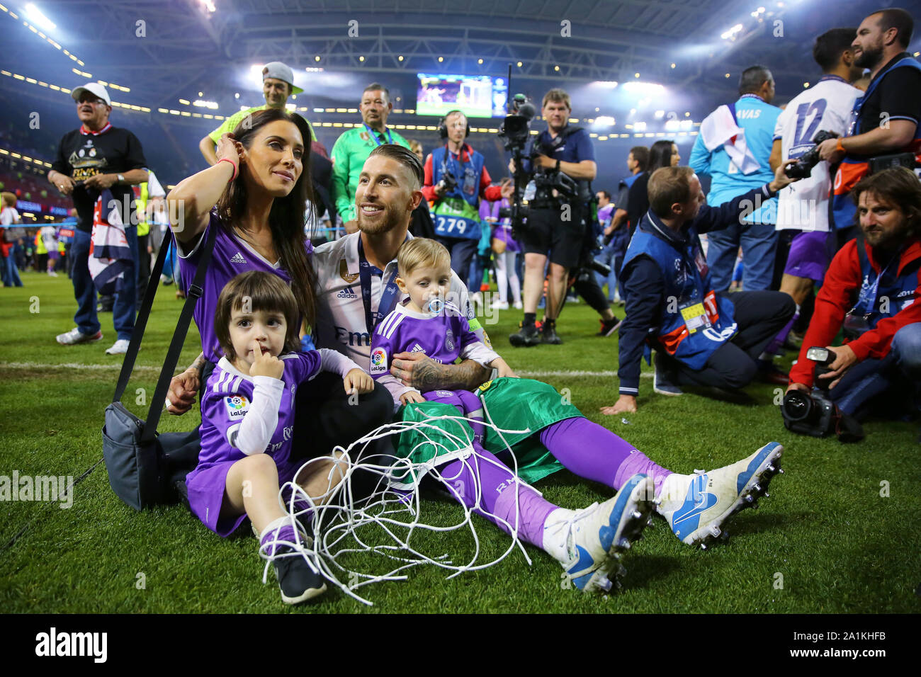 Sergio Ramos avec sa femme, Pilar Rubio et enfants - Juventus v Real madrid, finale de la Ligue des Champions, Stade National du Pays de Galles, Cardiff - 3 juin 2017. Banque D'Images