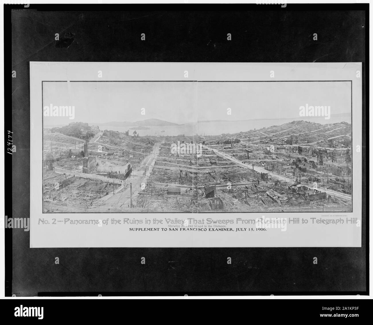 N° 2, Panorama des ruines dans la vallée qui balaie de Russian Hill à Télégraphes Hill, montrant l'île d'Alcatraz au loin. Supplément à San Francisco Examiner, le 14 juillet 1906 ; Banque D'Images