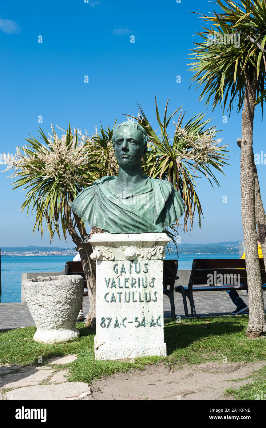 Buste de Gaius Valerius Catullus dans Sirmione, Province de Brescia, Lombardie, Italie Banque D'Images