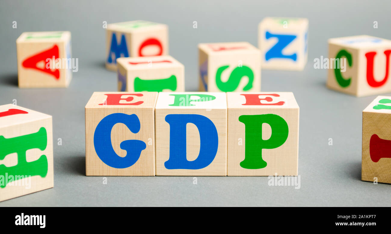 Blocs en bois avec le mot PIB ( produit intérieur brut ). La mesure financière de la valeur marchande de tous les biens et services produits dans un sp Banque D'Images